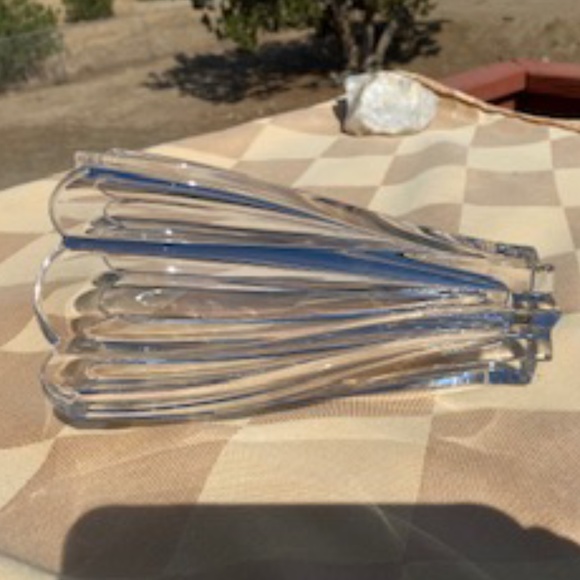 STUNNING SPIRAL VASE - Picture 4 of 9